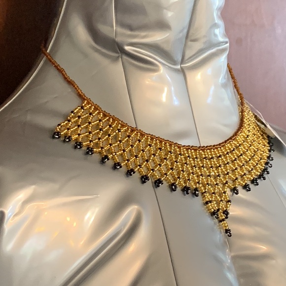 Beaded necklace made in Kenya. Fair Trade - Picture 2 of 7